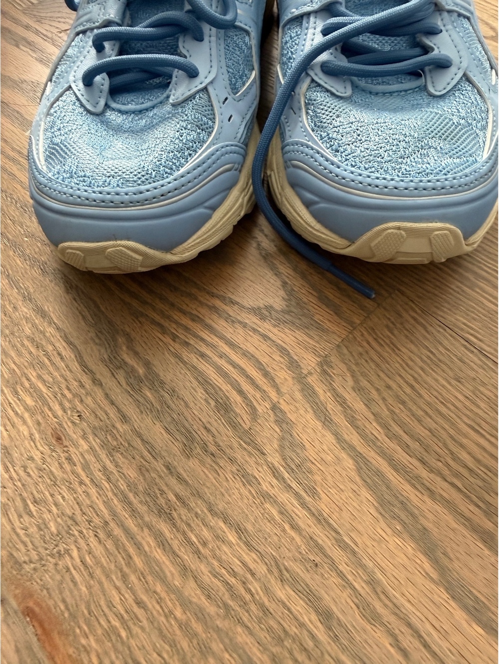 ASICS Women's Size 8.5 Light Blue Sneakers in Good Condition - Picture 9 of 10